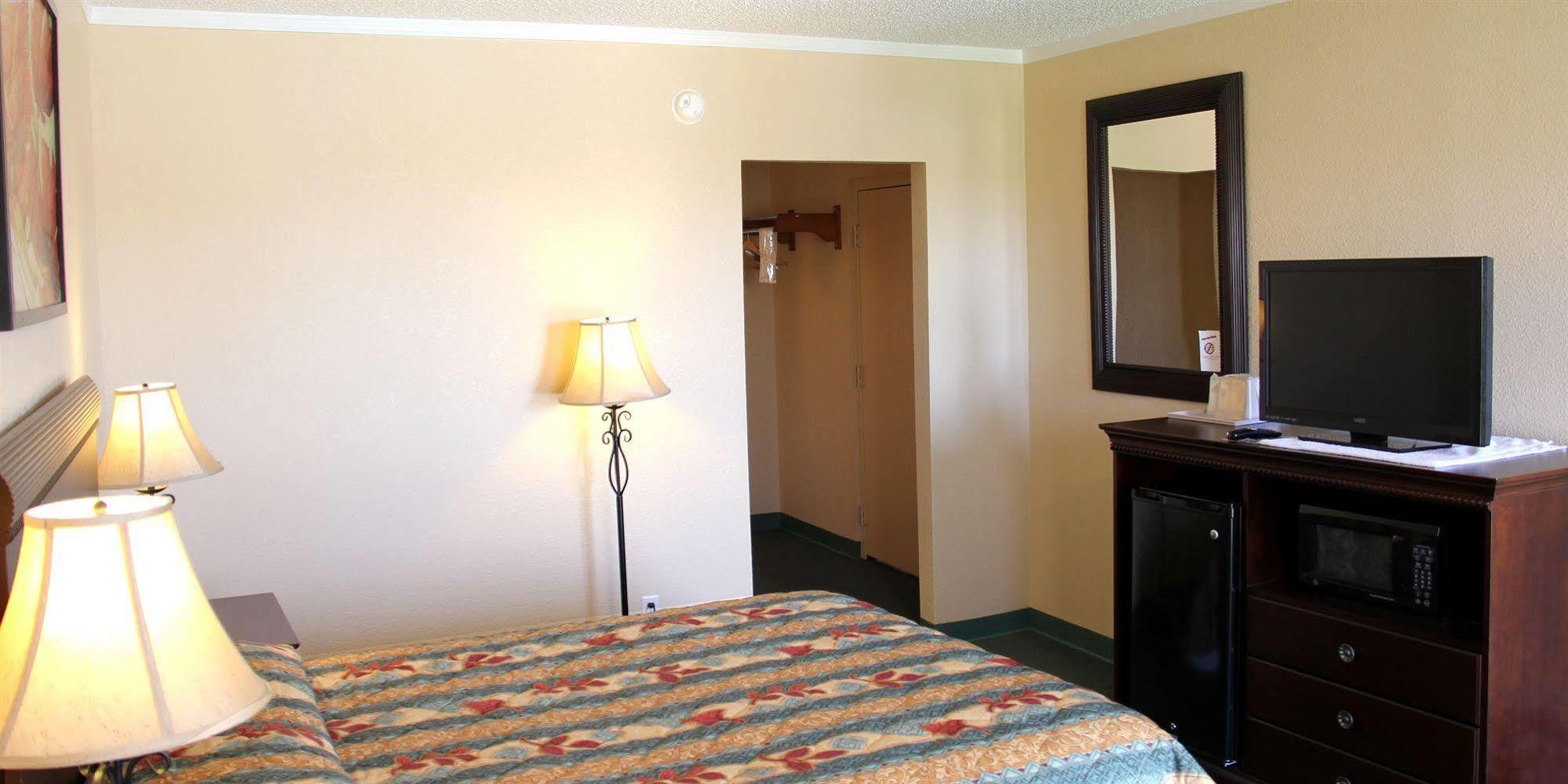 Baymont By Wyndham Deming Otel Dış mekan fotoğraf